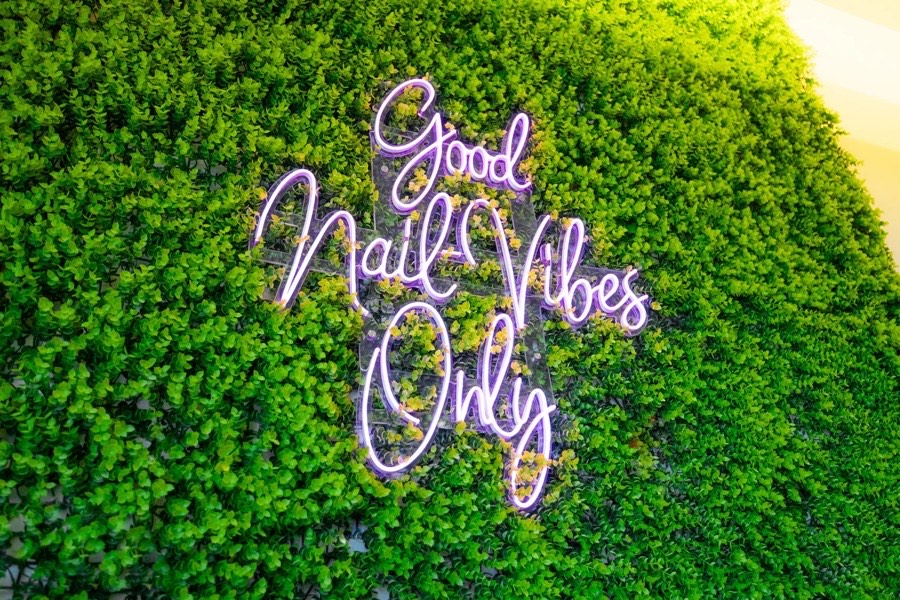 Good Nail Vibes Only neon sign