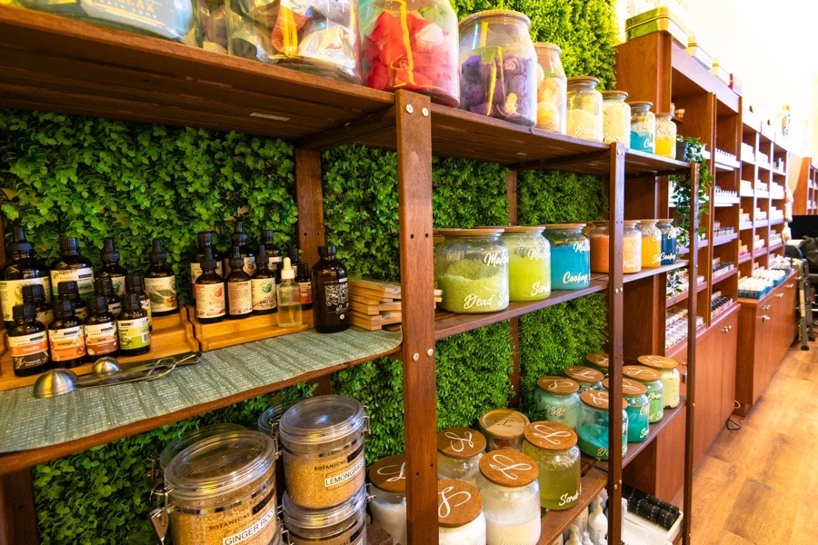 Spa product shelf